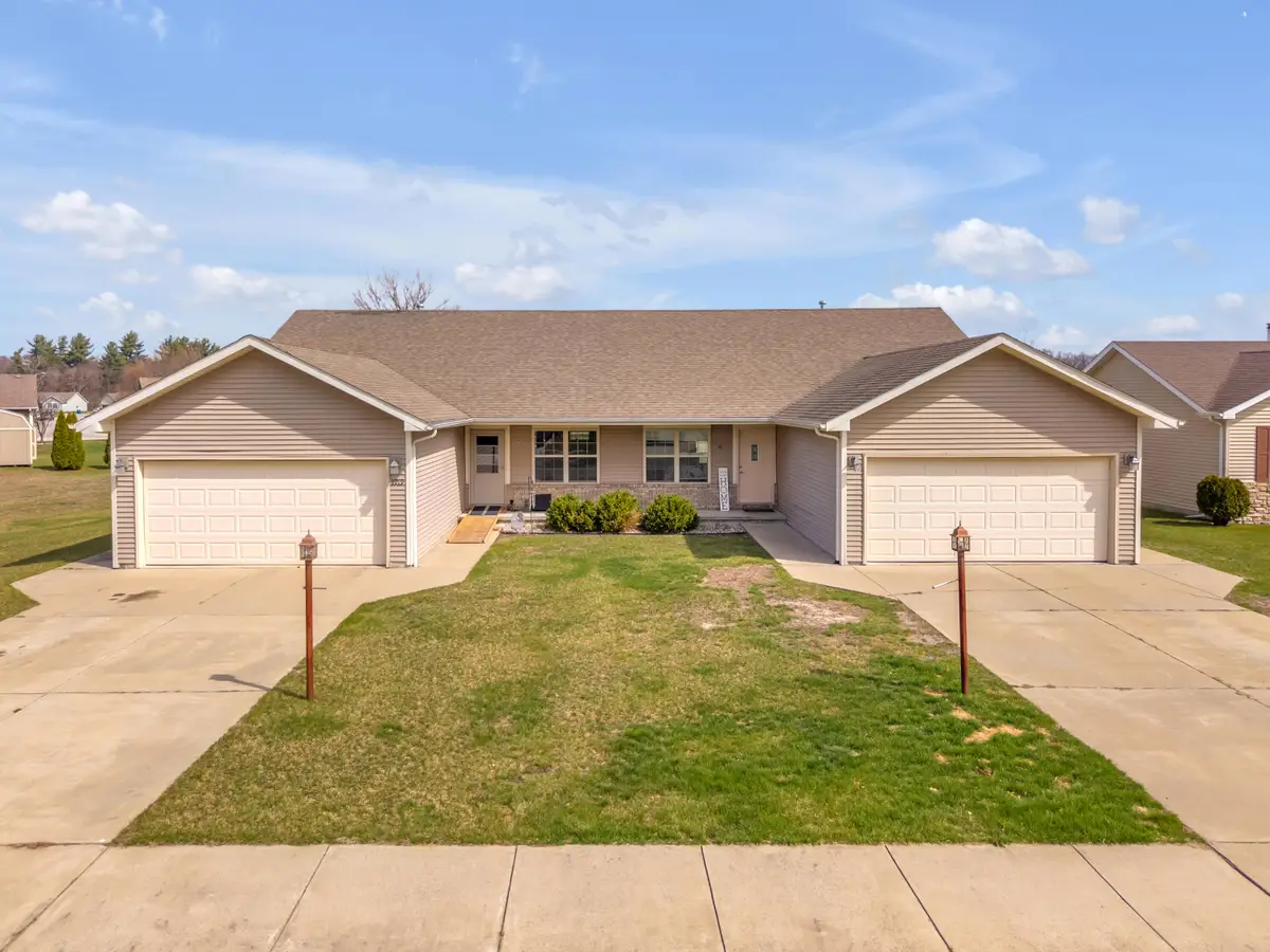 1919-1921 Daisy Street Se, Demotte, IN 46310 - #1