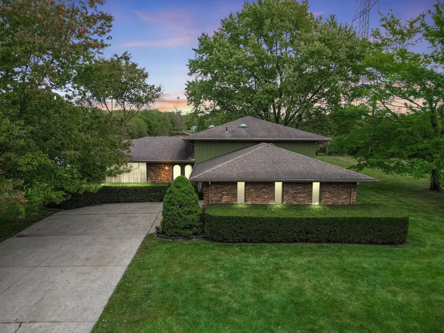 279 W Robbie Lane, Valparaiso, IN 46385 - #2