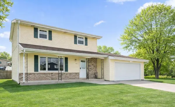 947 Iroquois Drive, Crown Point, IN 46307