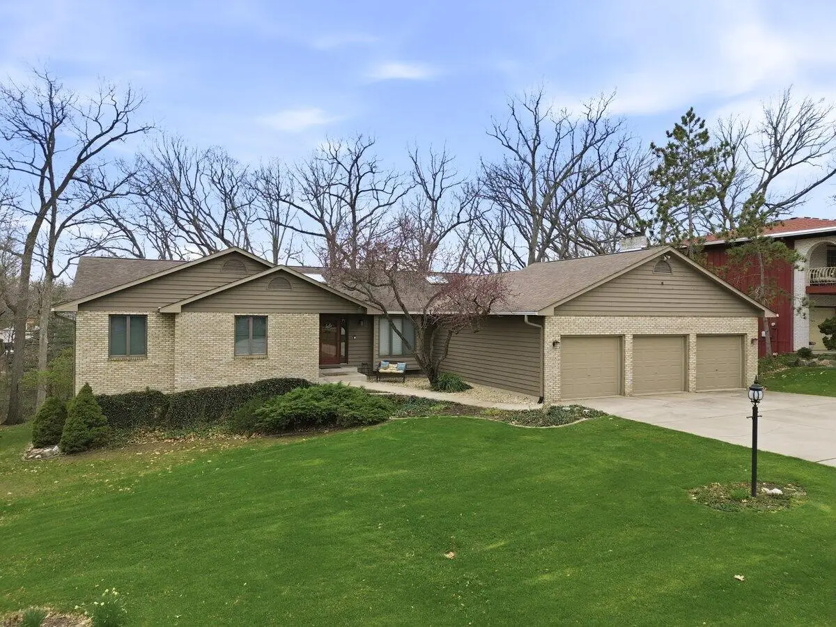 438 Scarborough Road, Valparaiso, IN 46385 - #1