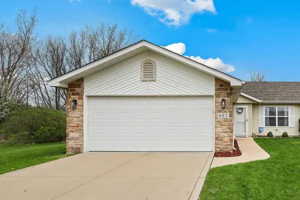 682 W 76th Avenue, Merrillville, IN 46410