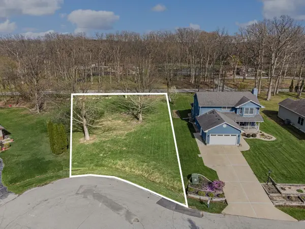 2020 Lakewood Place, Crown Point, IN 46307