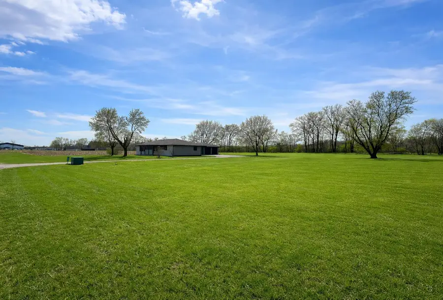 1122 Elm Street Sw, Demotte, IN 46310 - #2