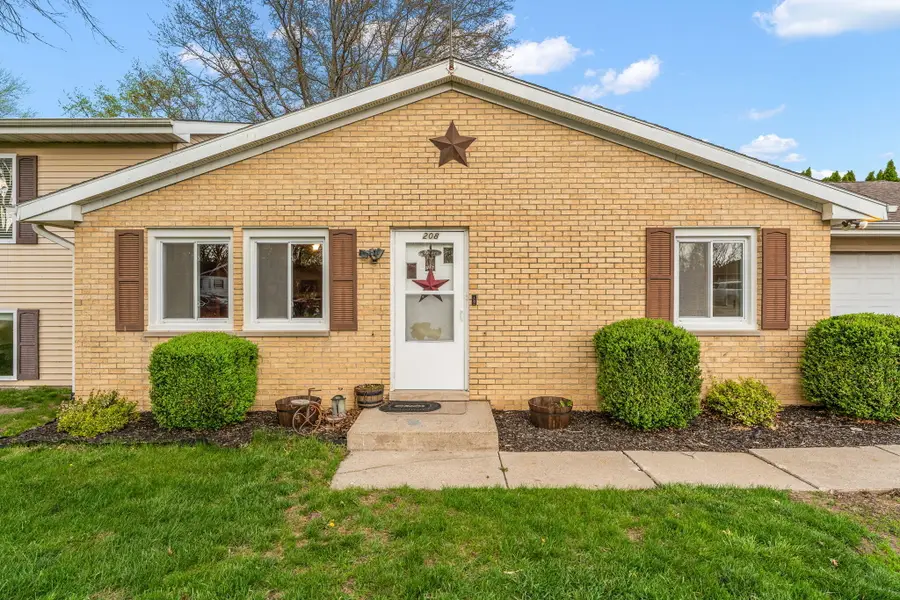 208 W Stevenson Street, Morocco, IN 47963 - #2