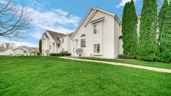 3001 Columbine Circle #F, Valparaiso, IN 46383