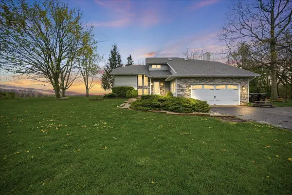 426 Laurel Lane, Valparaiso, IN 46385