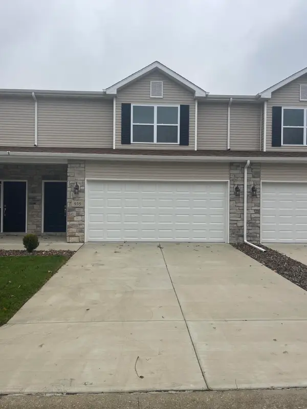 935 Paula Court, Hobart, IN 46342