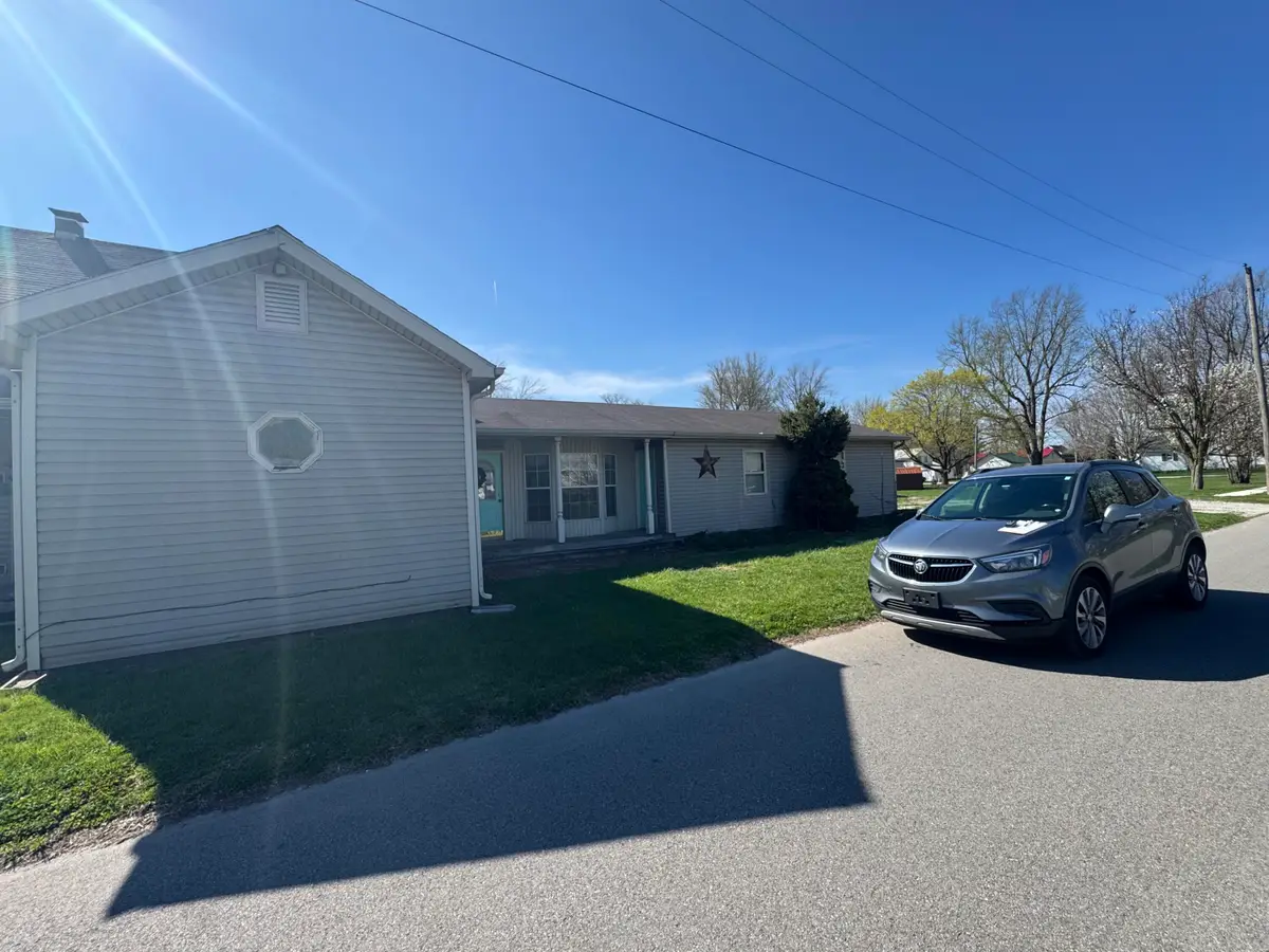 202 W Walnut Street, Akron, IN 46910 - #1