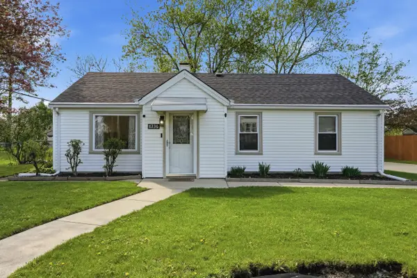 8236 Ellsworth Place, Merrillville, IN 46410