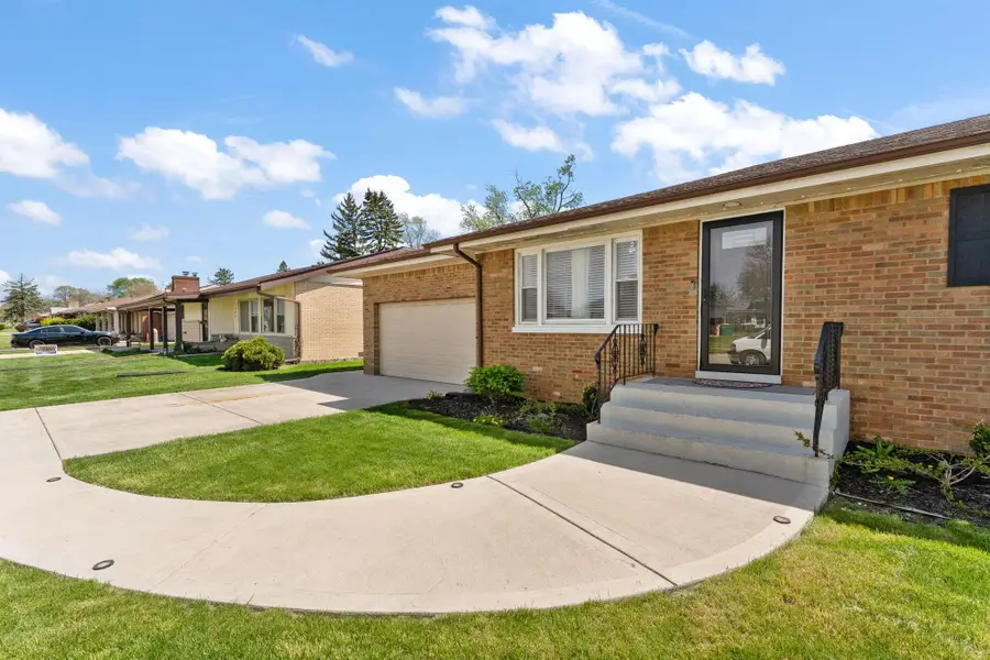 525 W 56th Place, Merrillville, IN 46410 - #2