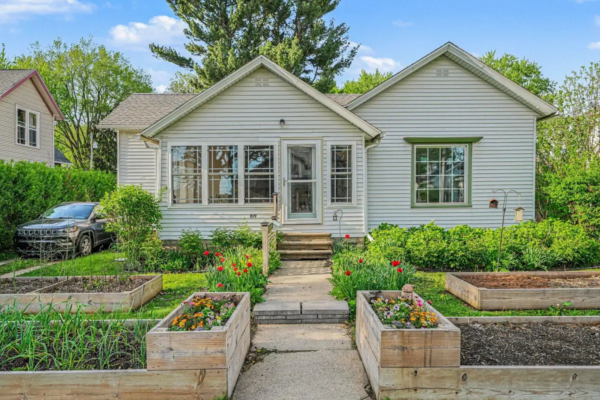 819 E Jefferson Street, Valparaiso, IN 46383 - #1