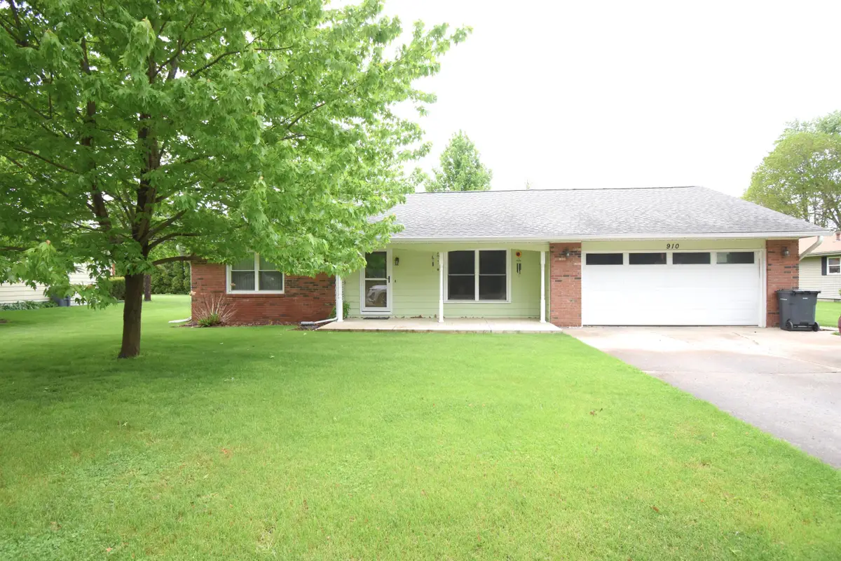 910 E Stewart Drive, Rensselaer, IN 47978 - #1