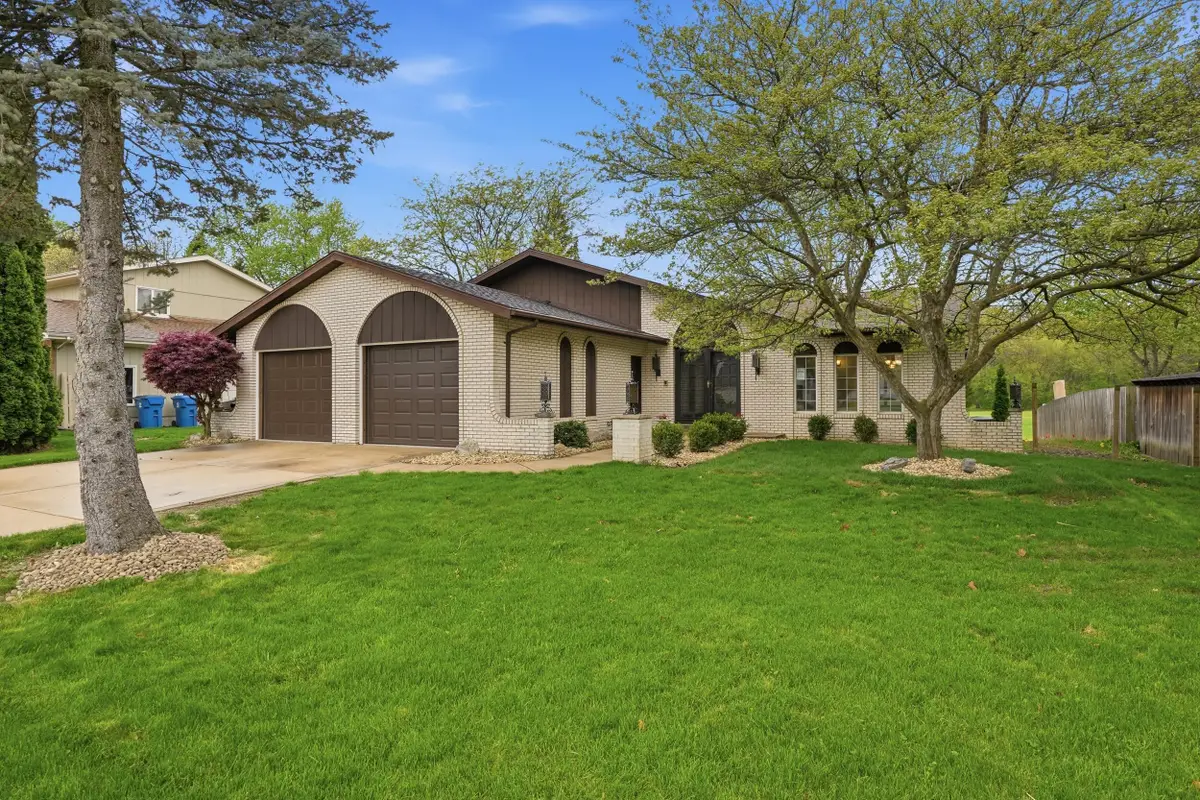 2224 Robinhood Boulevard, Schererville, IN 46375 - #1