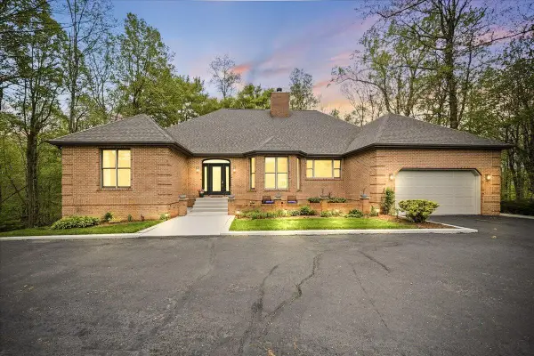 718 N Old Suman Road, Valparaiso, IN 46383