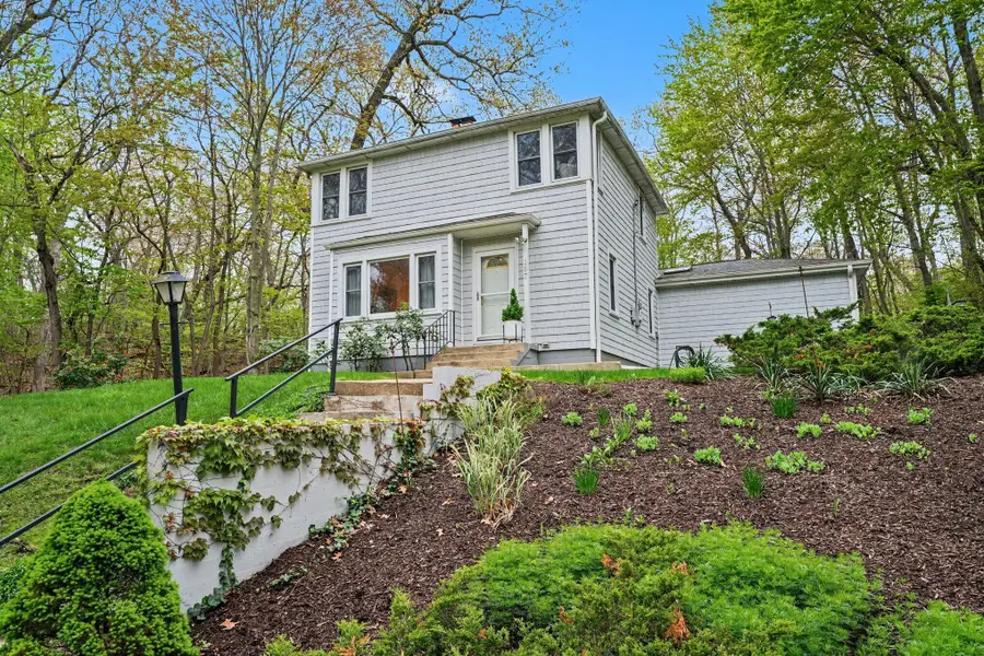 107 W Stillwater Avenue, Beverly Shores, IN 46301 - #2