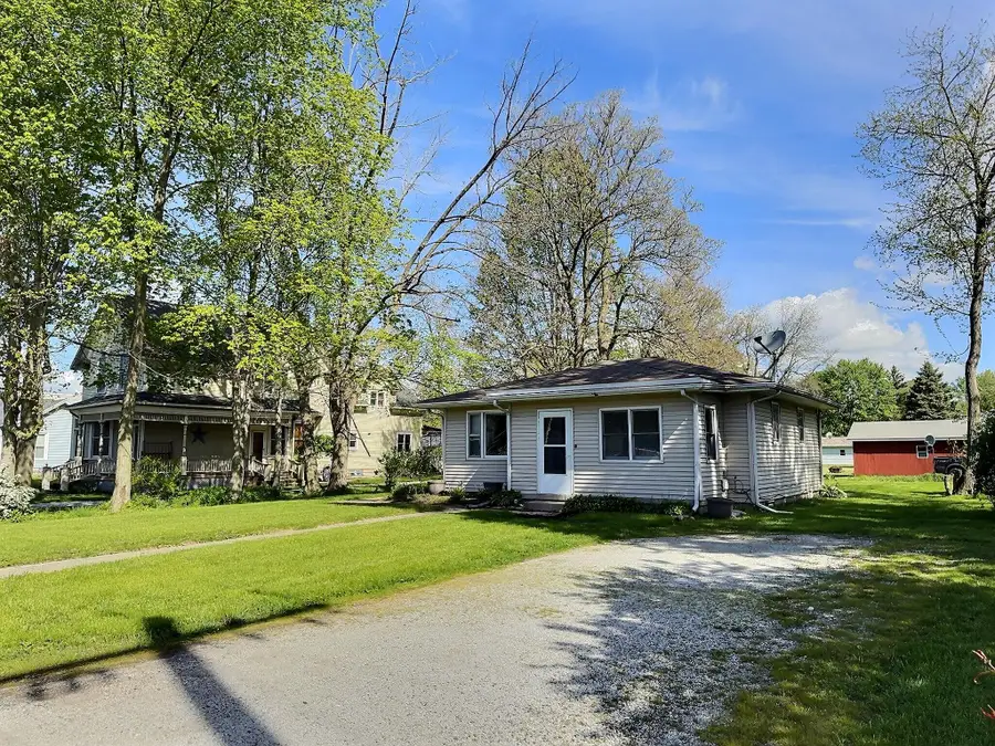203 E Indiana Avenue, Kouts, IN 46347 - #3