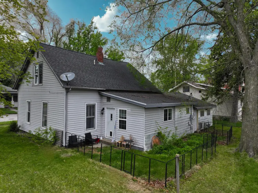 121 W Spring Street, Winamac, IN 46996 - #2