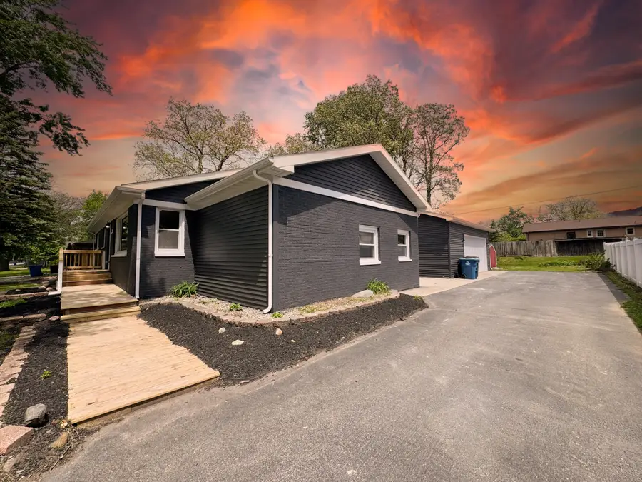 405 Cedar Street Nw, Demotte, IN 46310 - #3