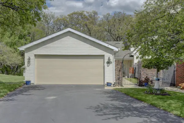 2242 Deerpath Drive W, Schererville, IN 46375