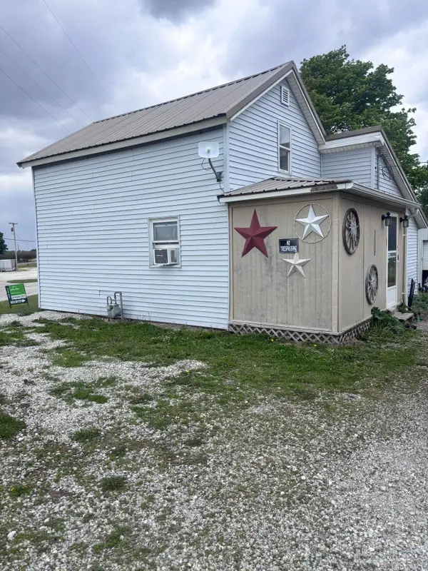 307 W 6th, Earl Park, IN 47942