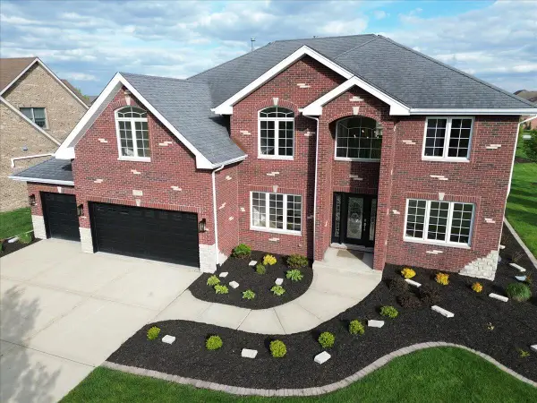10407 Golden Arch Avenue, St. John, IN 46373