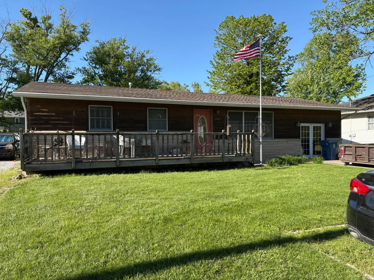 300 11th Street Sw, Demotte, IN 46310 - #1