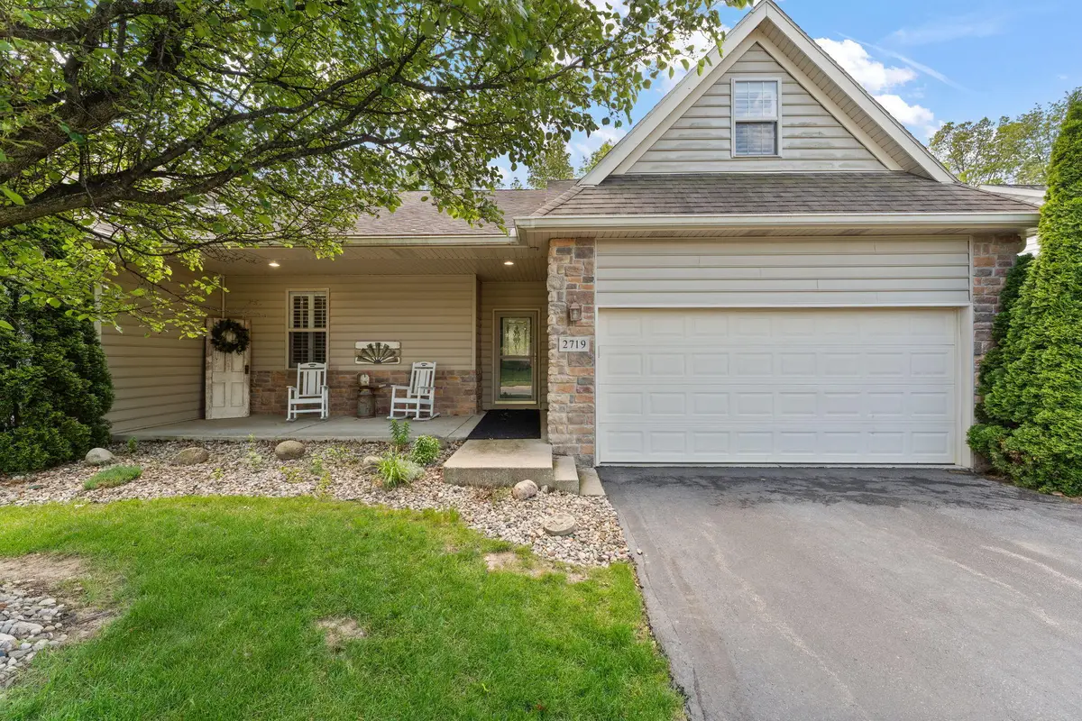 2719 White Pine Circle, Valparaiso, IN 46383 - #1
