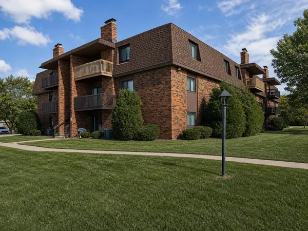2049 45th Street #201, Highland, IN 46322