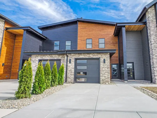 214 Sawgrass Drive, Crown Point, IN 46307
