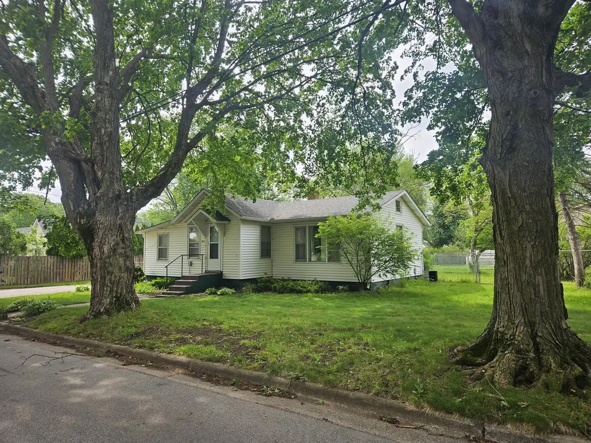 206 E 16th Street, La Porte, IN 46350 - #1