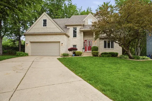 5204 Woodmere Court, Valparaiso, IN 46383