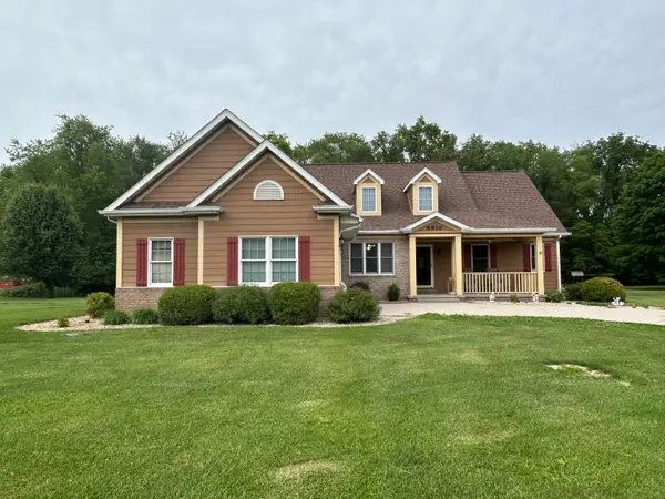 8876 N Lilac Street, DeMotte, IN 46310