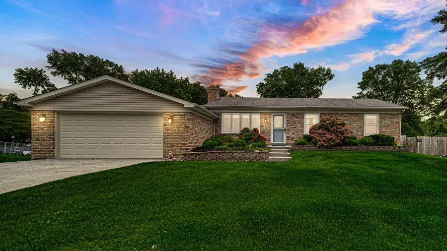 329 Dogwood Street Nw, Demotte, IN 46310 - #2