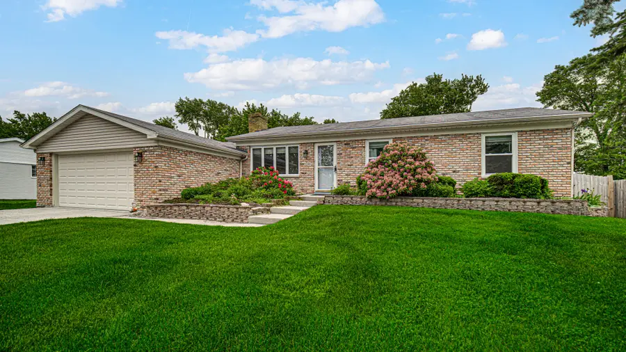 329 Dogwood Street Nw, Demotte, IN 46310 - #3