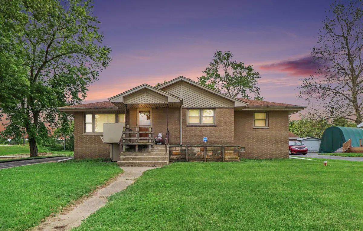 305 W 35th Avenue, Griffith, IN 46319 - #1