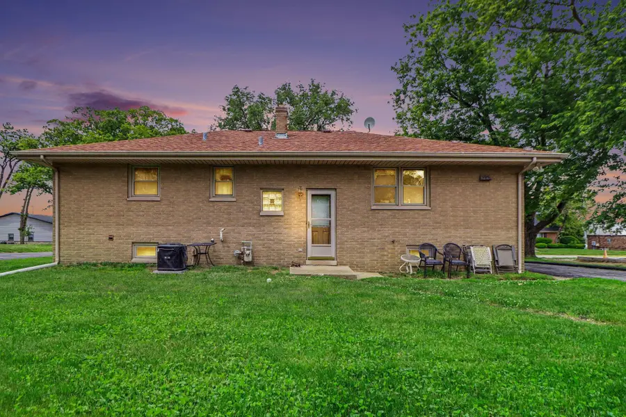 305 W 35th Avenue, Griffith, IN 46319 - #3