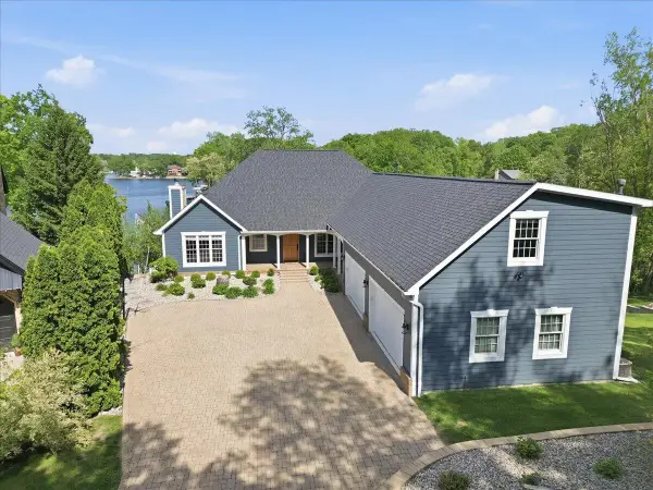 502 Stoney Ridge Court, Valparaiso, IN 46385