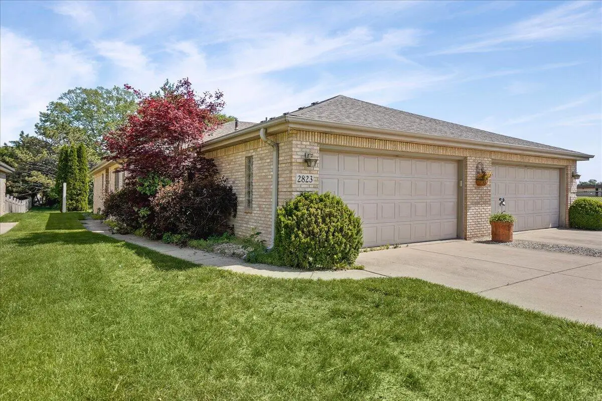 2823 100th Street, Highland, IN 46322 - #1