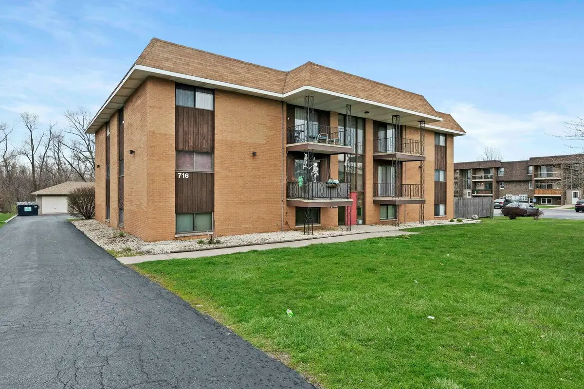 716 Moraine Trace #8, Schererville, IN 46375 - #1