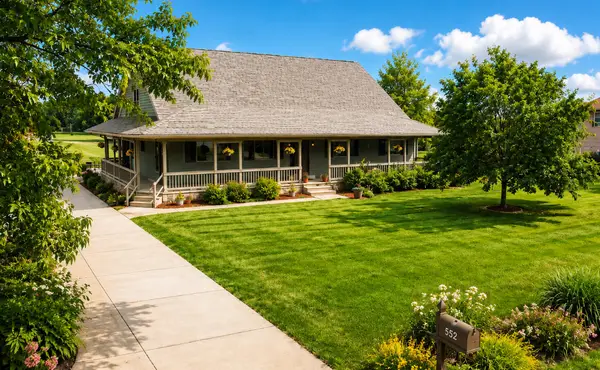 552 Fleetwood Drive N, Valparaiso, IN 46385