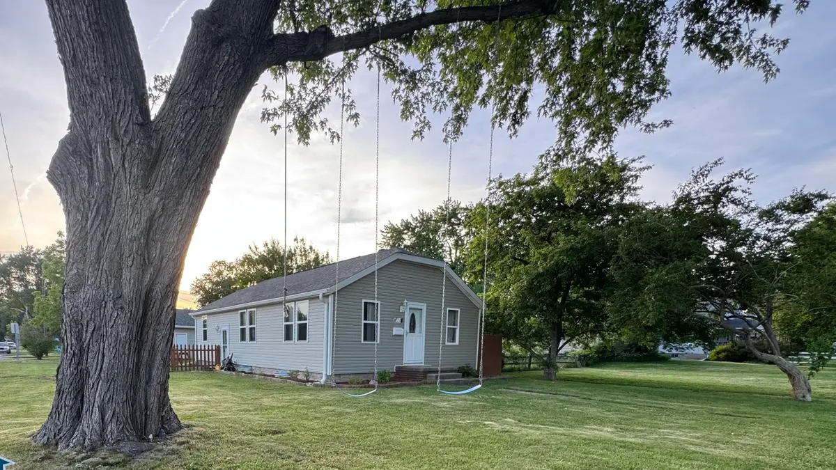 220 S 7th Street, Chesterton, IN 46304 - #1