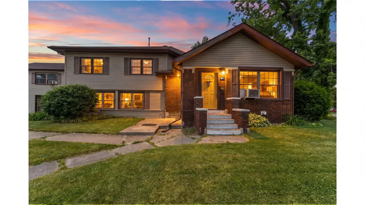 501 Wabash Avenue, Chesterton, IN 46304 - #1