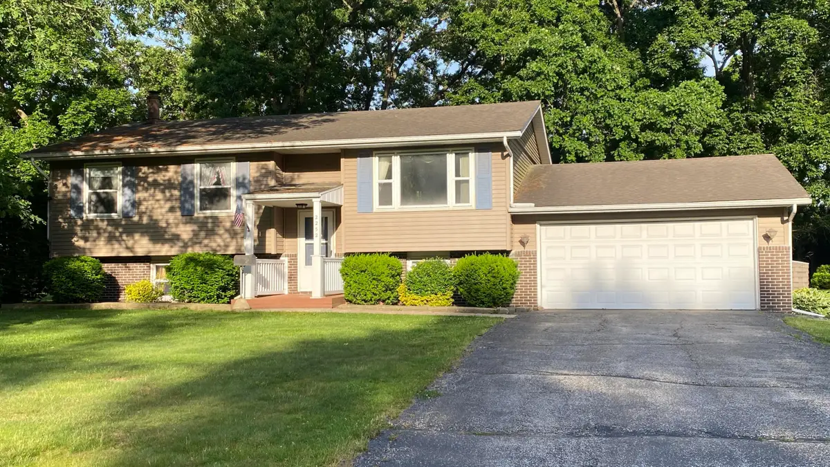 2252 Four Seasons Pkwy, Crown Point, IN 46307 - #1