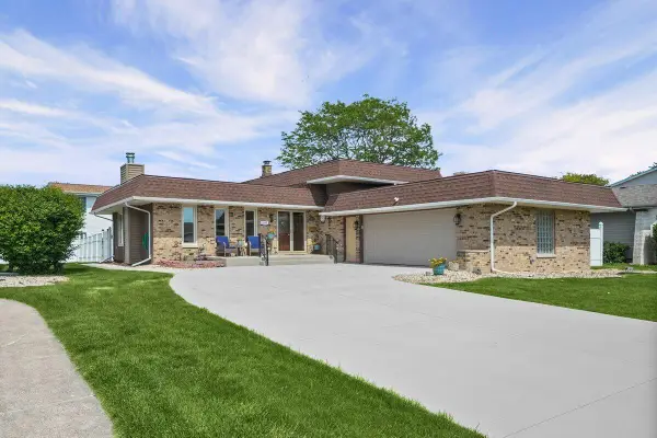 1045 Heather Lane, Munster, IN 46321