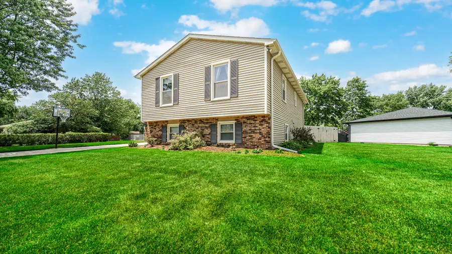 2301 Eisenhower Avenue, Valparaiso, IN 46383 - #3