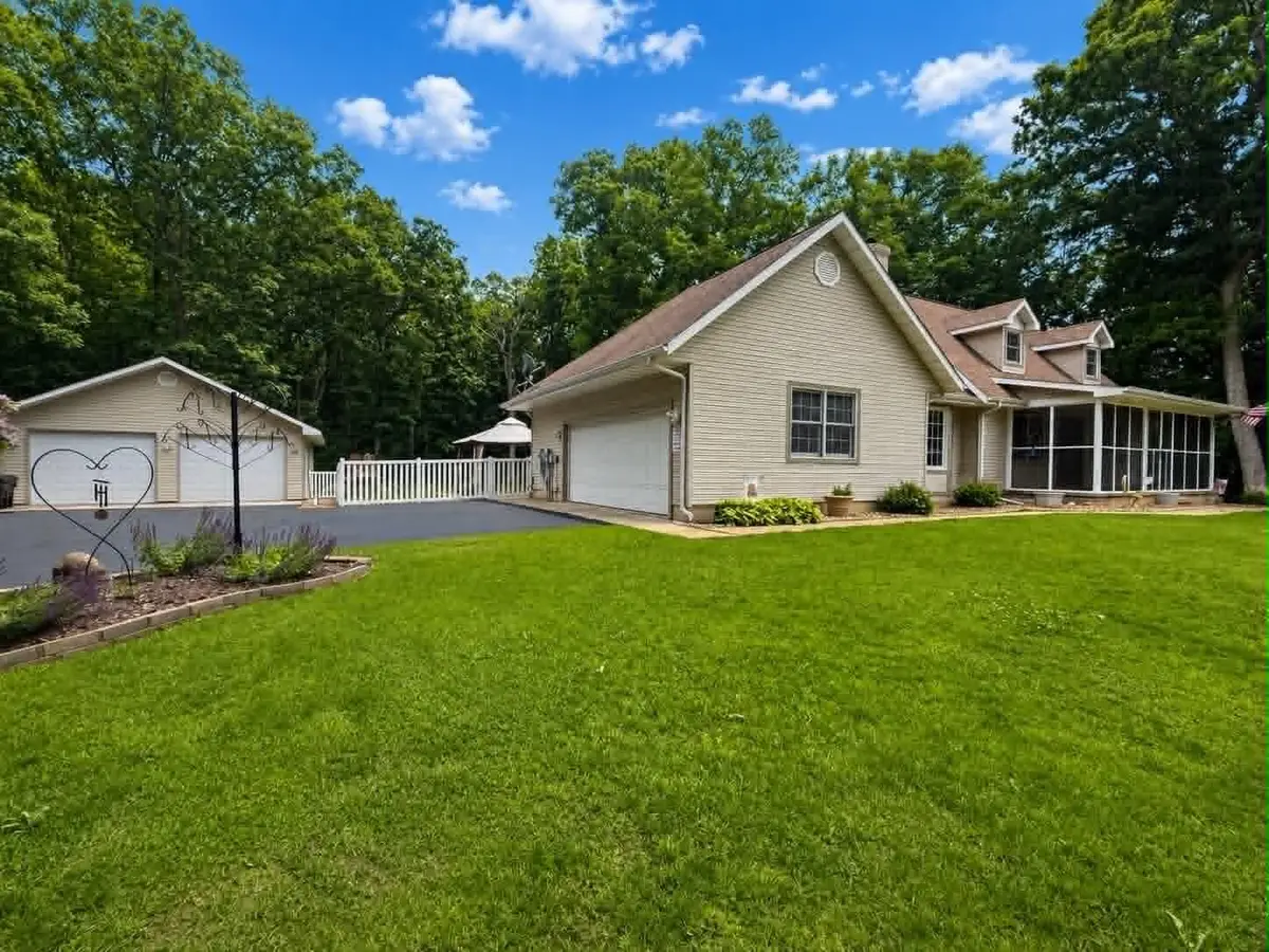 490 W 75 S, Valparaiso, IN 46385 - #1