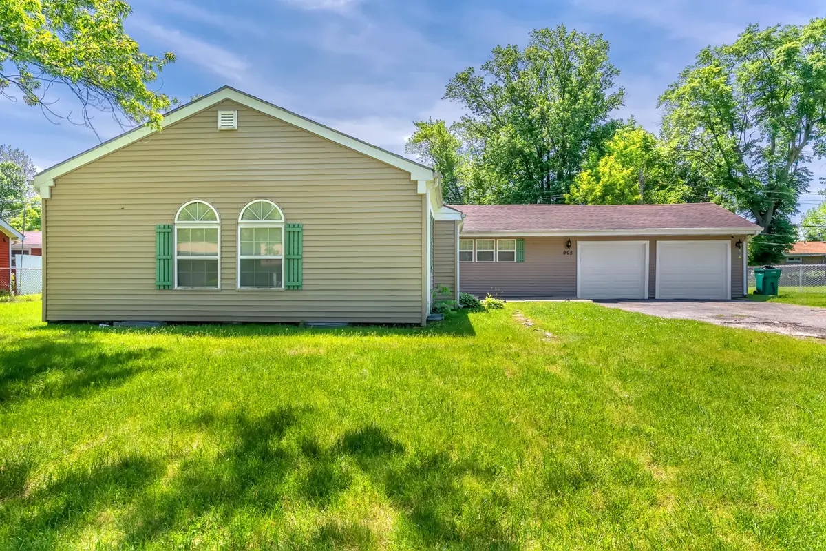 605 E 53rd Avenue, Merrillville, IN 46410 - #1