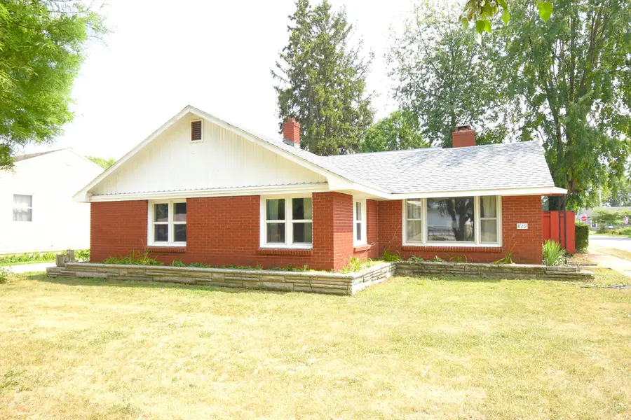 829 W Washington Street, Rensselaer, IN 47978 - #3
