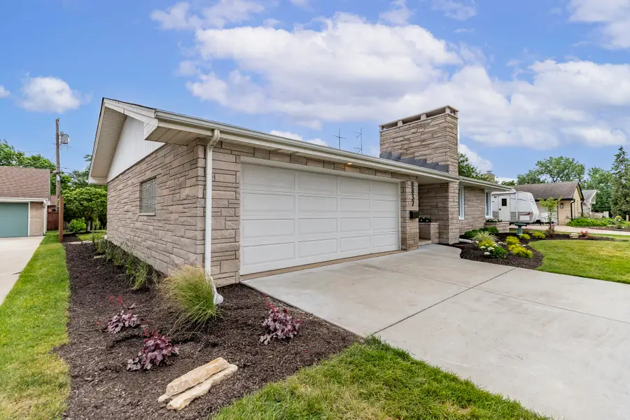 8837 Parkway Drive, Highland, IN 46322 - #3
