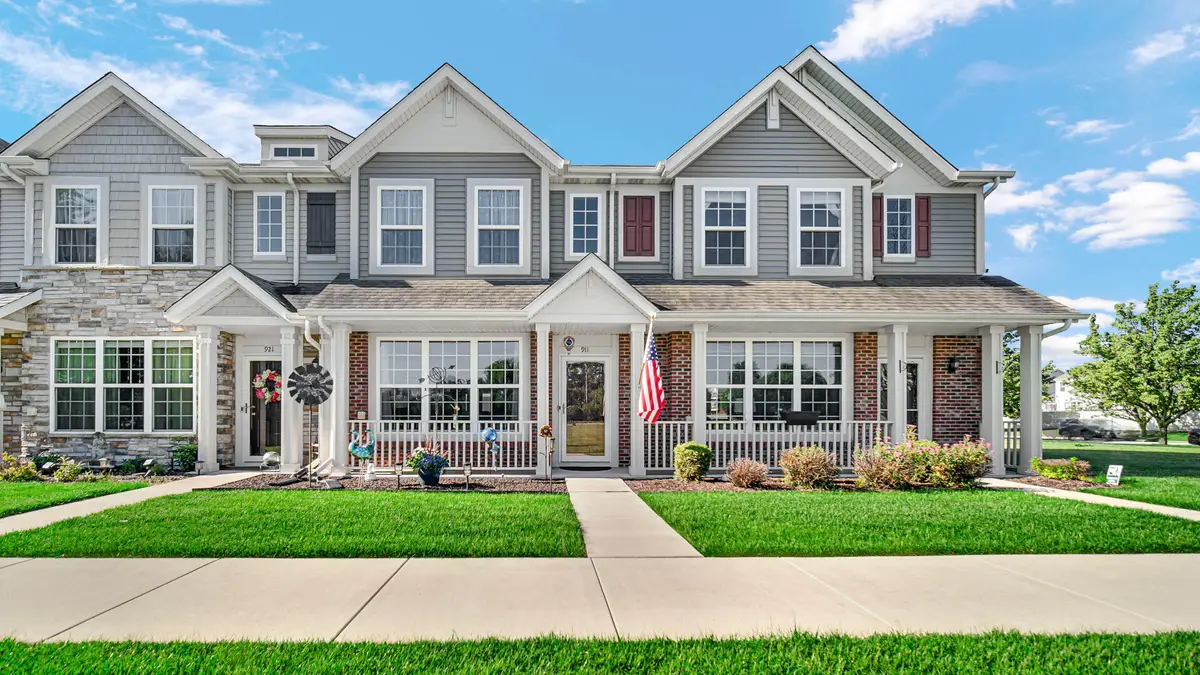911 E 113th Lane, Crown Point, IN 46307 - #1